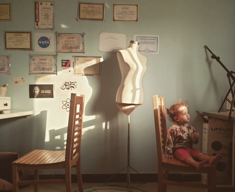 Certyfikaty i atesty dla mebli kontraktowych – co musisz wiedzieć